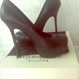 YSL Black Leather pump